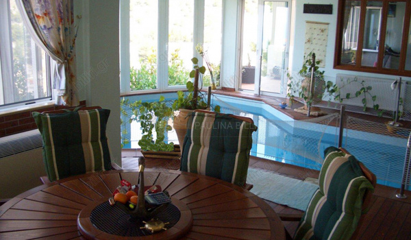 Εσωτερική πισίνα - Indoor pool